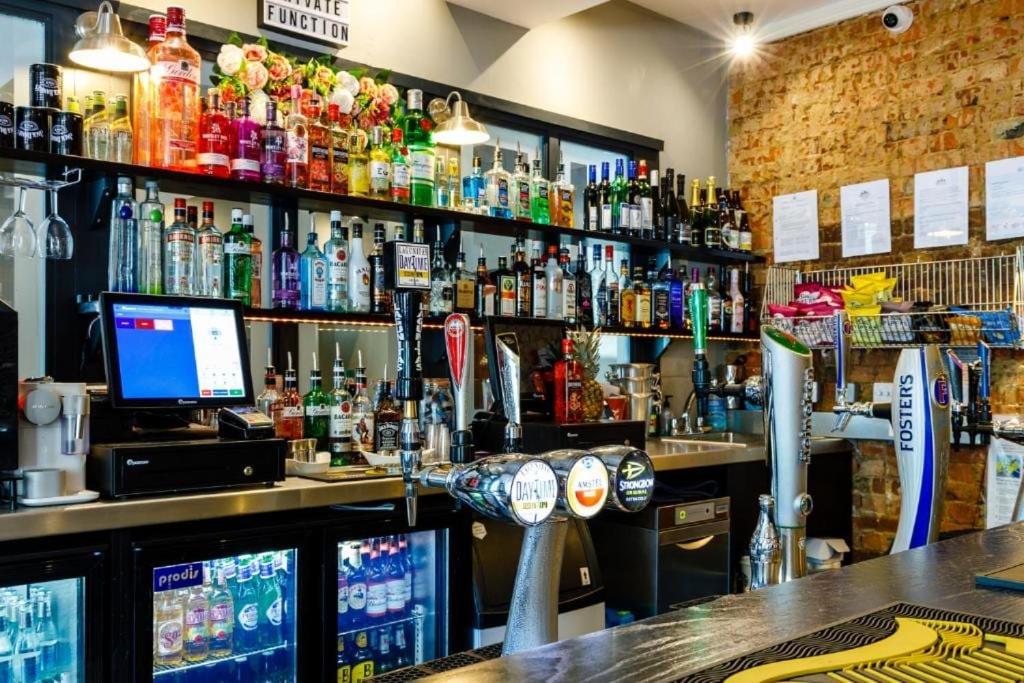 OYO Ruby Pub & Hotel - Resim 3