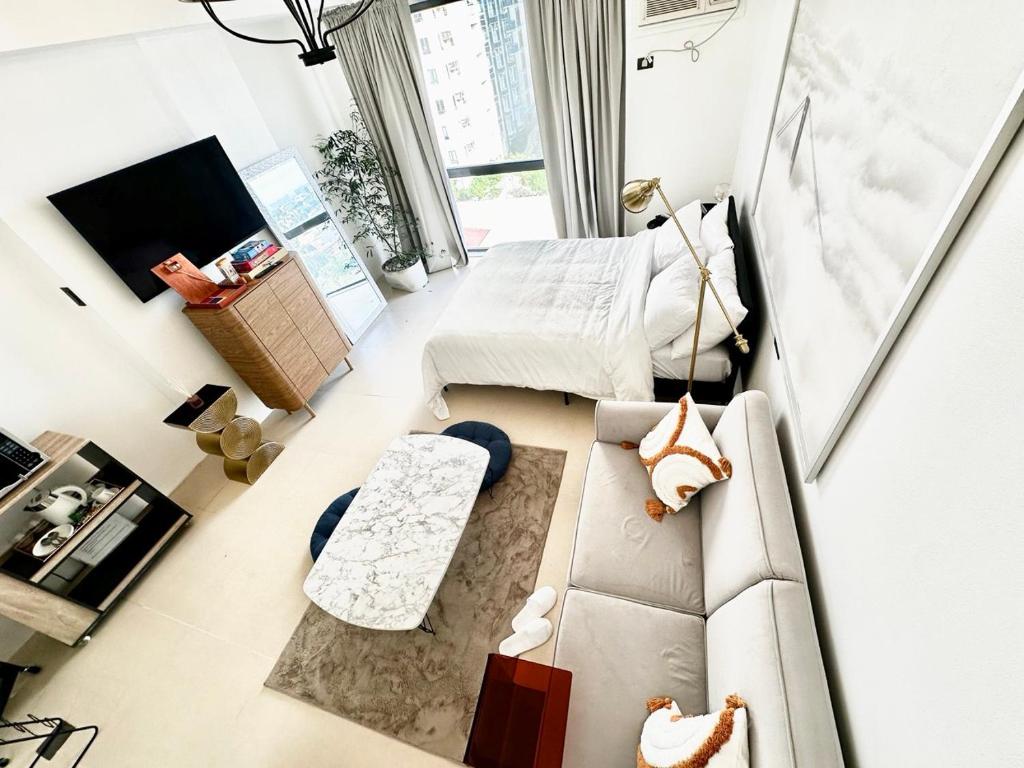 Μια τηλεόραση ή/και κέντρο ψυχαγωγίας στο Cozy Laura at ACE Plaza