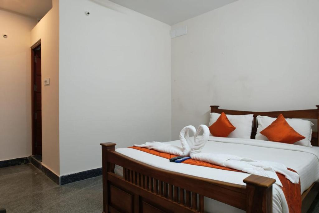Postel nebo postele na pokoji v ubytování UNIQUE RESORT Inn Yercaud