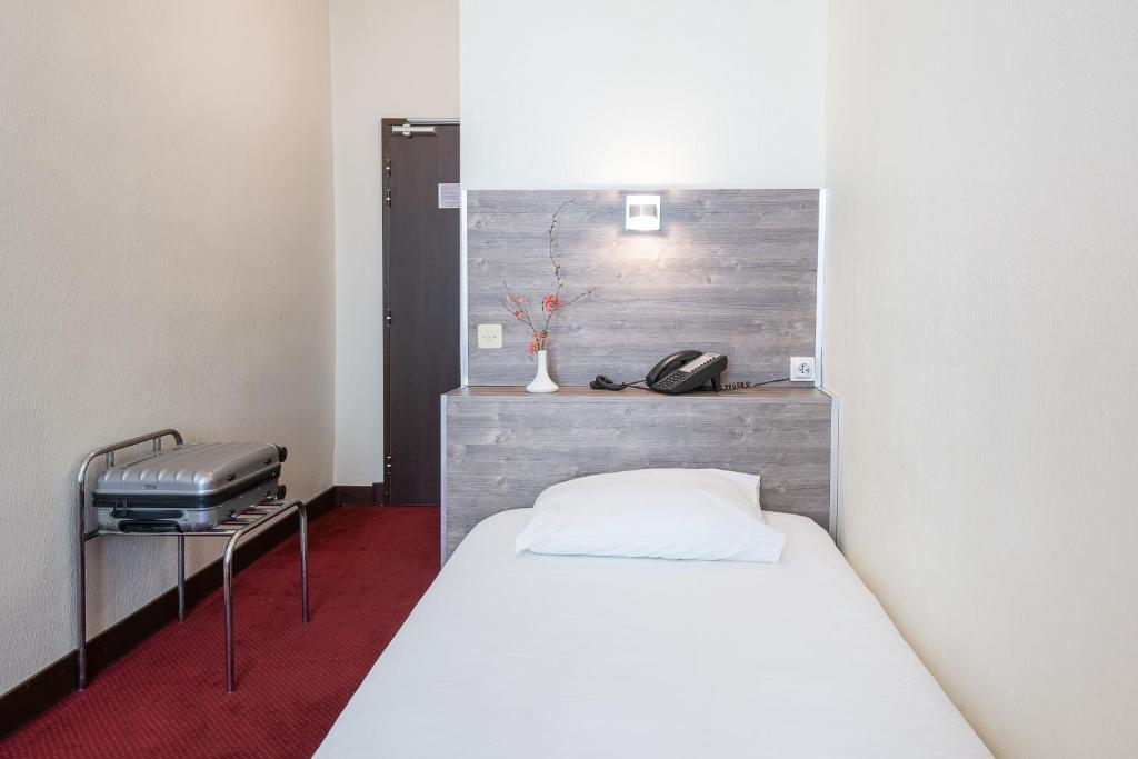 Postel nebo postele na pokoji v ubytování Hôtel du Helder