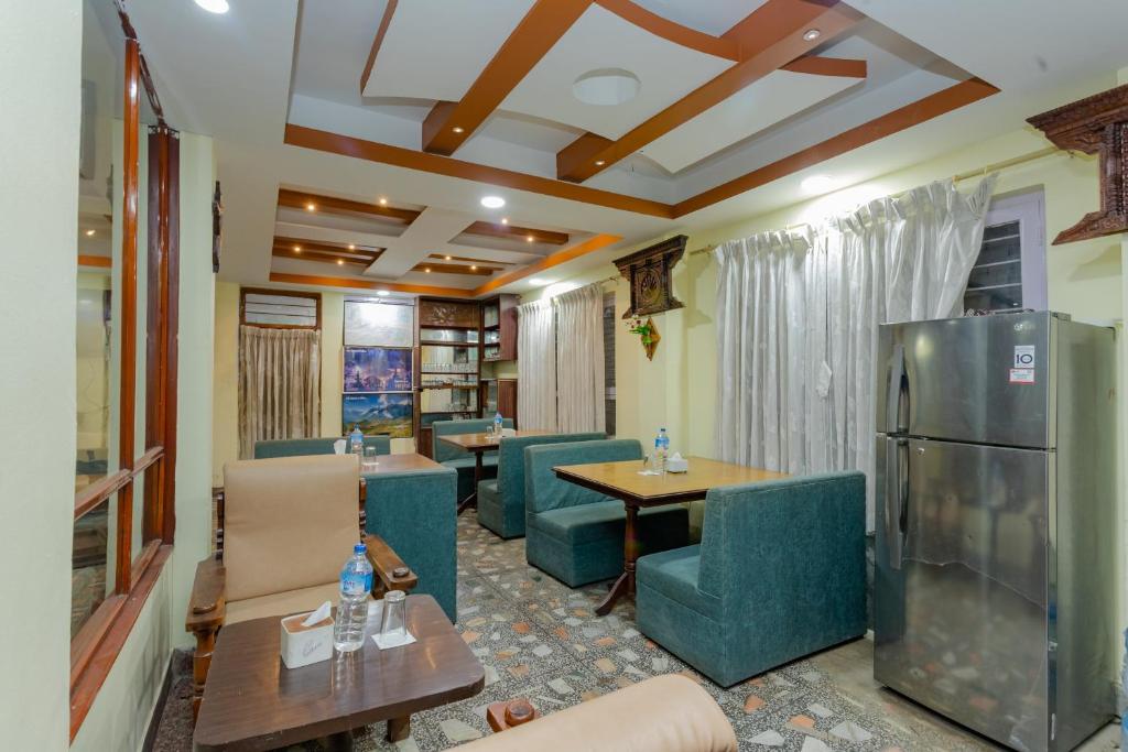 Posezení v ubytování OYO 811 Hotel New Pokhara Palace