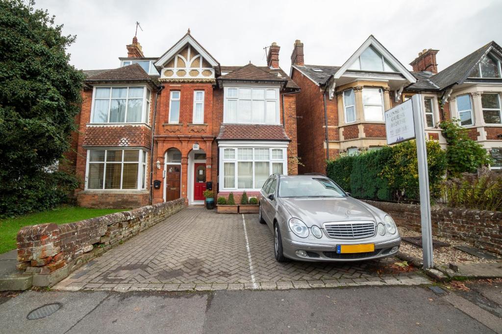 OYO Lonsdale Guest House