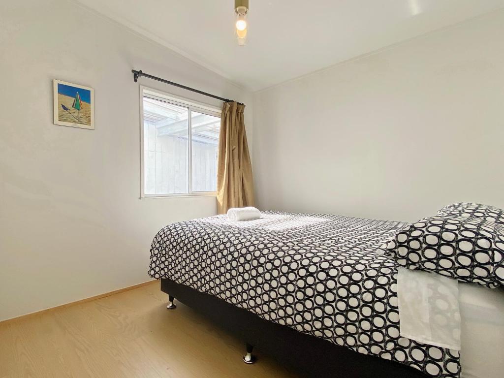 6mins to airport Large Family House - Resim 18