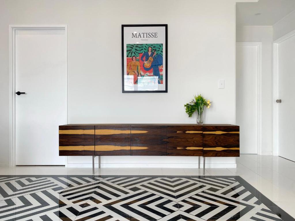 6mins to airport Large Family House - Resim 3