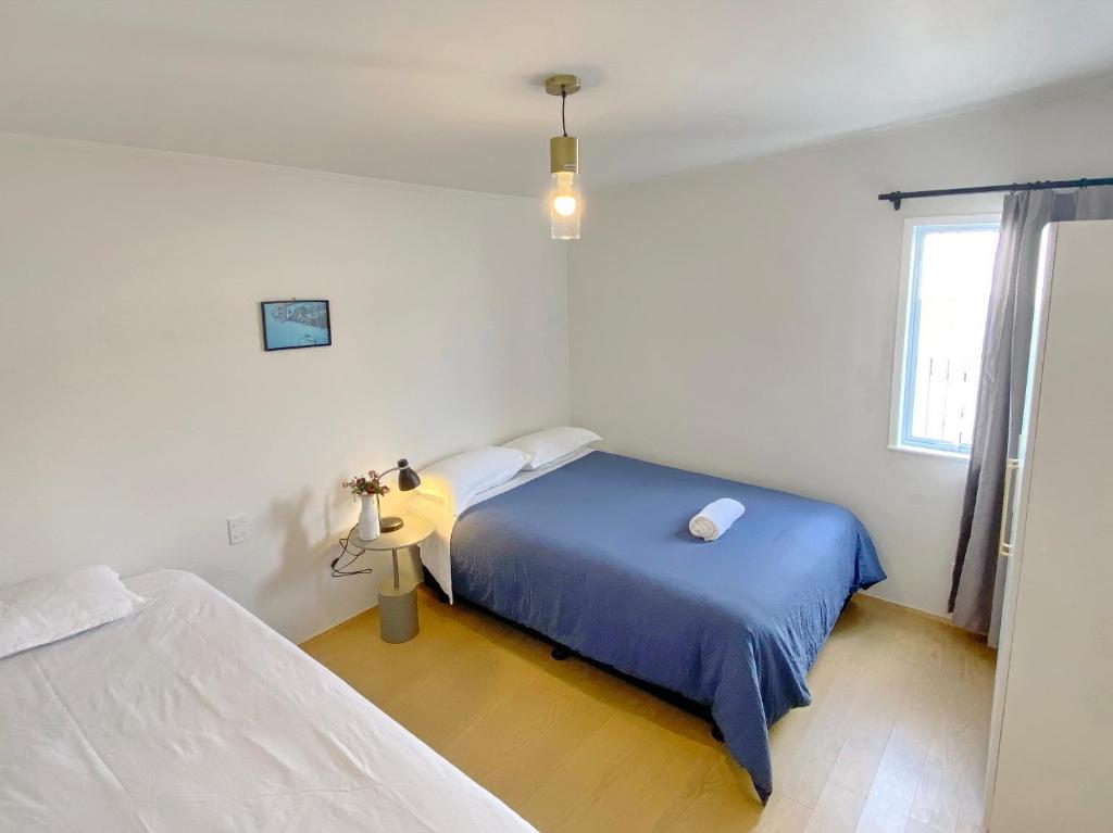 6mins to airport Large Family House - Resim 21