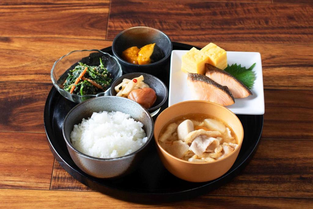 ホテルの敷地内または近くでの食事または食べ物
