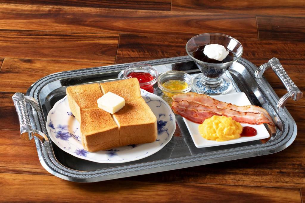 ホテルの敷地内または近くでの食事または食べ物