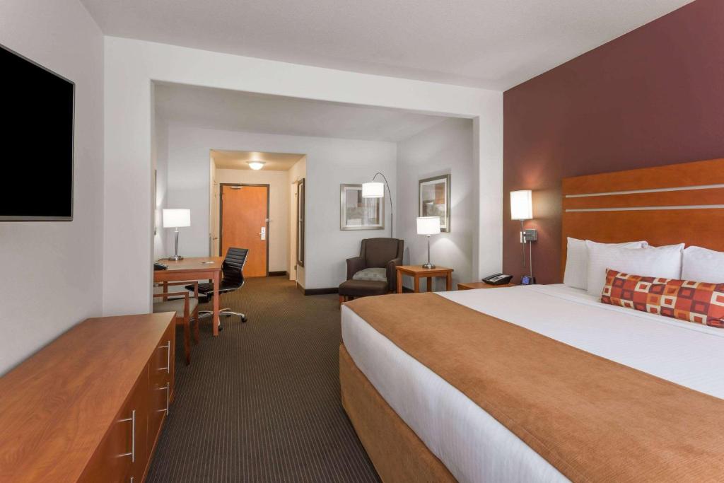 
Deluxe, King Bed, Non Smoking
