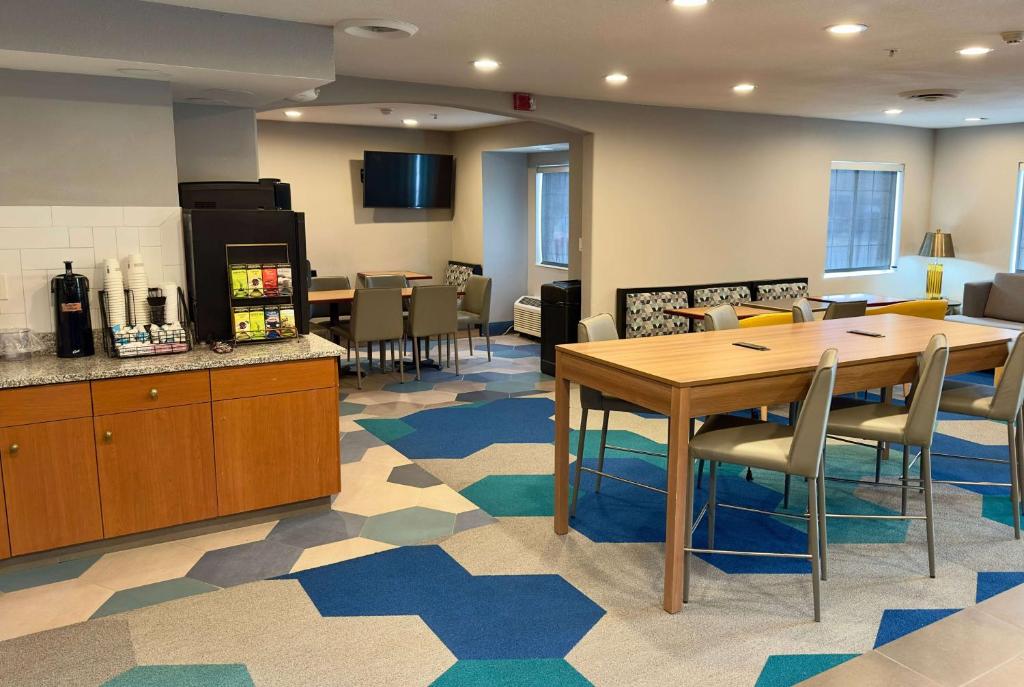 Microtel Inn & Suites by Wyndham Denver Airport photo