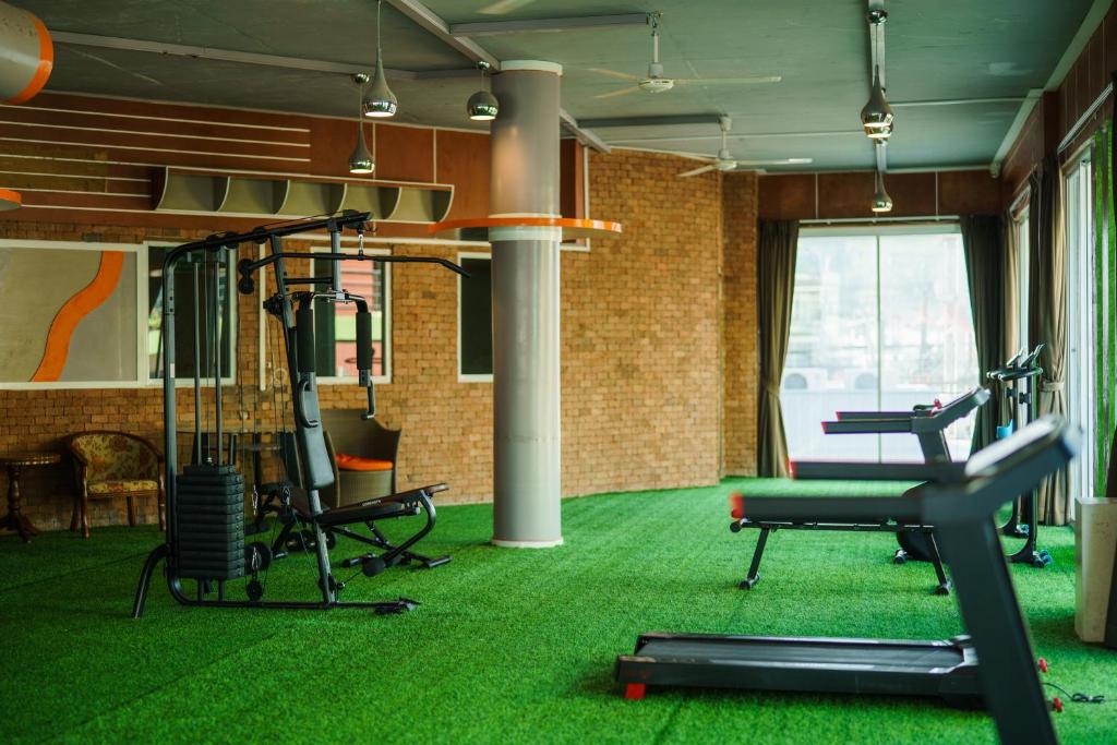 Fitness centrum a/nebo fitness zařízení v ubytování Chabana Kamala Hotel