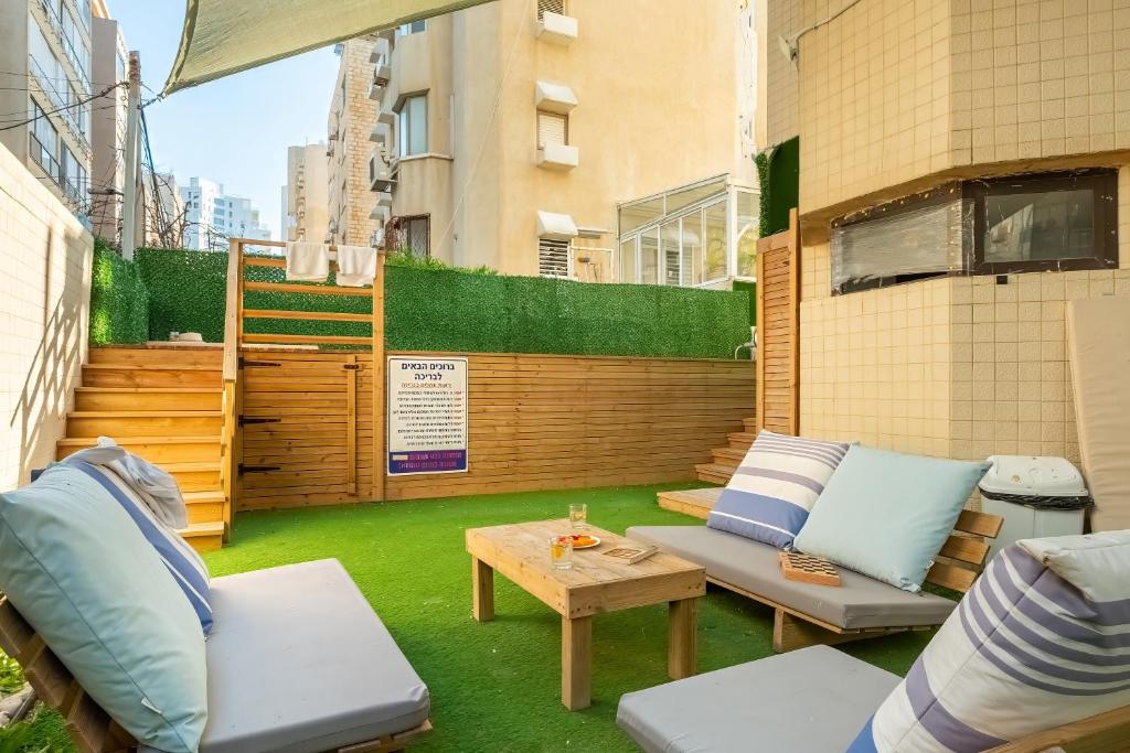 Posezení v ubytování Netanya Beachfront Bliss Apartments by Sea N' Rent
