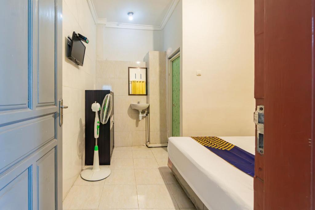 SPOT ON 93755 Siwalanpanji Homestay Syariah - Budget Double Room