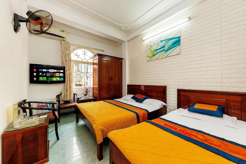 Postel nebo postele na pokoji v ubytování Binh Minh Ngoc Khanh Hotel
