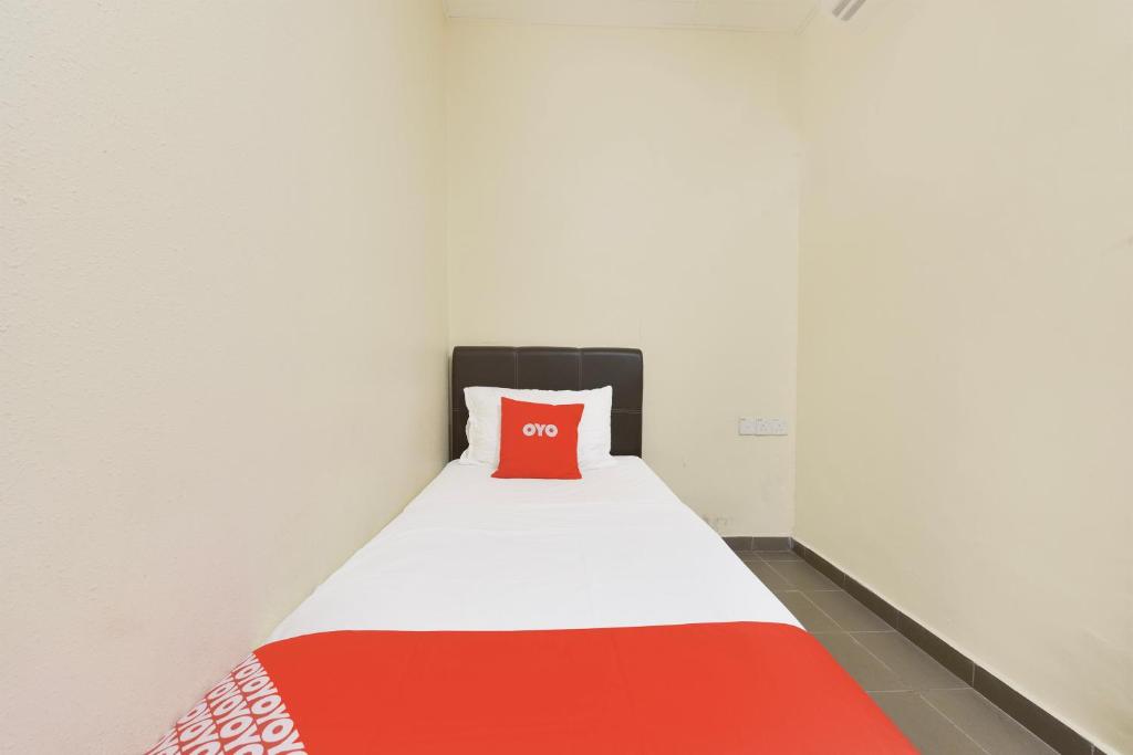 Postel nebo postele na pokoji v ubytování OYO 90963 Gest Inn