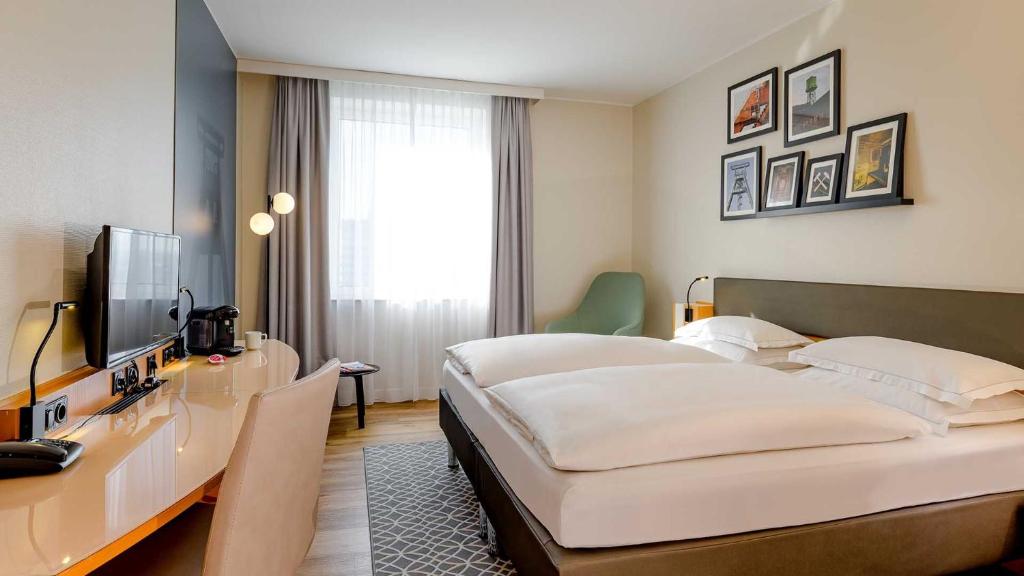 Postel nebo postele na pokoji v ubytování Mercure Hotel Bochum City