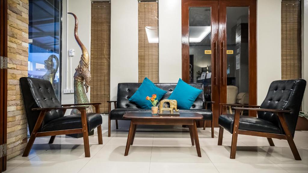 Hemingway's Hotel - Resim 19