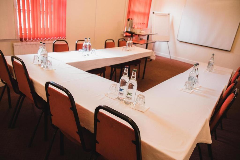 Konferenční prostory v ubytování OYO The Red Lion Hotel