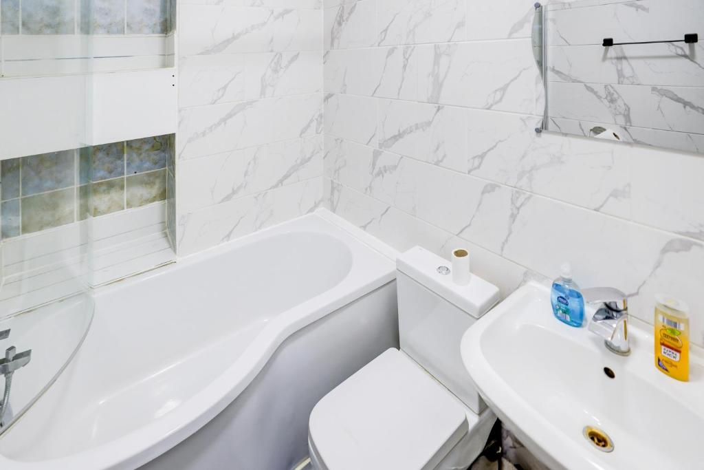 London Shelton Hotel, Finsbury Park的一间浴室