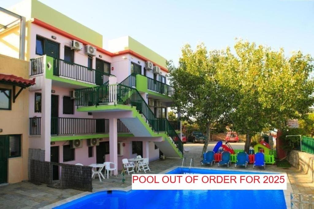 STROUBIS STUDIOS 2 - 15