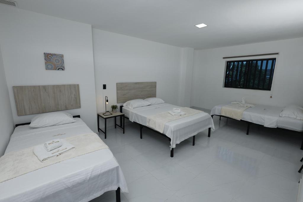 Postel nebo postele na pokoji v ubytování Hotel Astor Cucuta