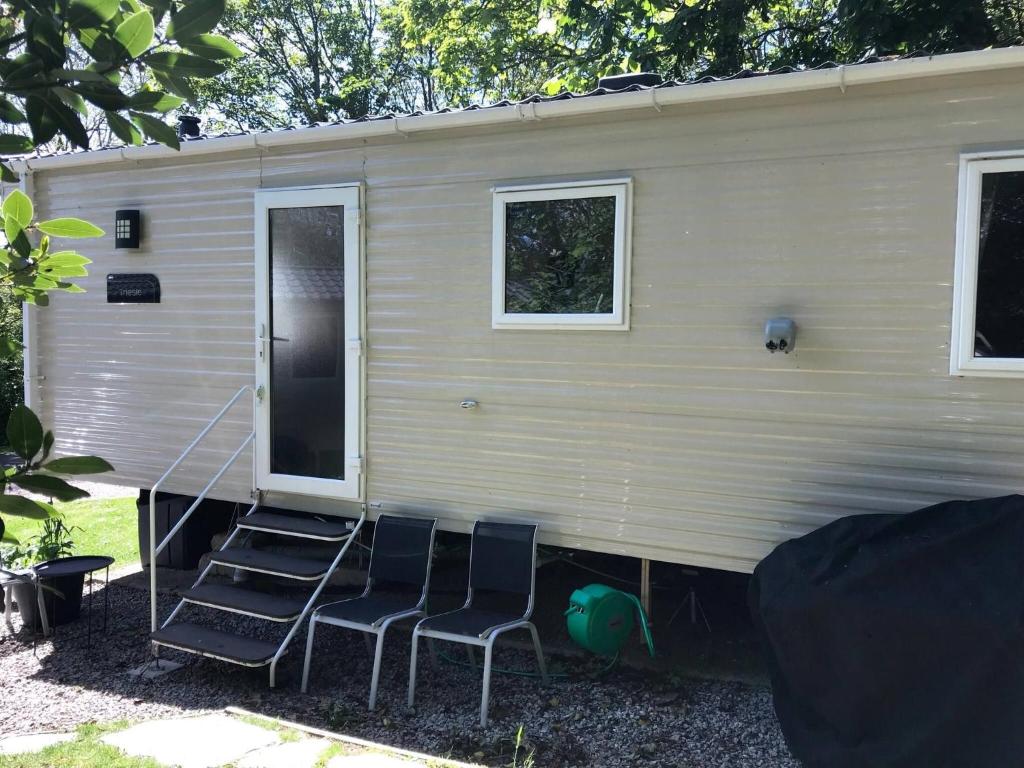 Hoone, kus puhkepark asub