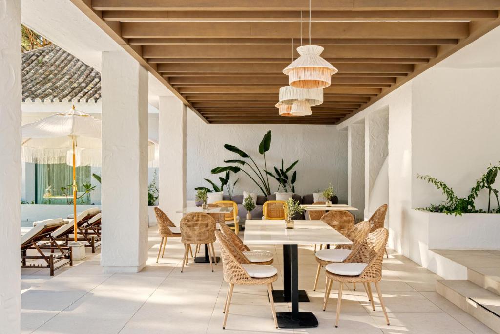 Posedenie v ubytovaní Anfitrión Villas & Suites