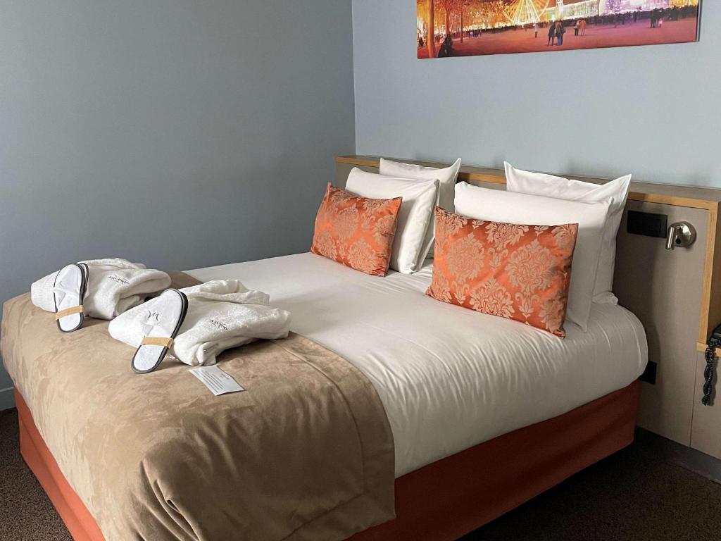 Postel nebo postele na pokoji v ubytování Mercure Lyon Charbonnières