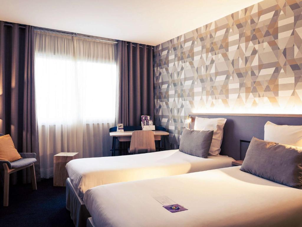 Postel nebo postele na pokoji v ubytování Mercure Lyon Charbonnières