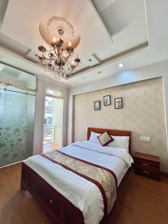 Postel nebo postele na pokoji v ubytování Dang Uyen 1 Hotel