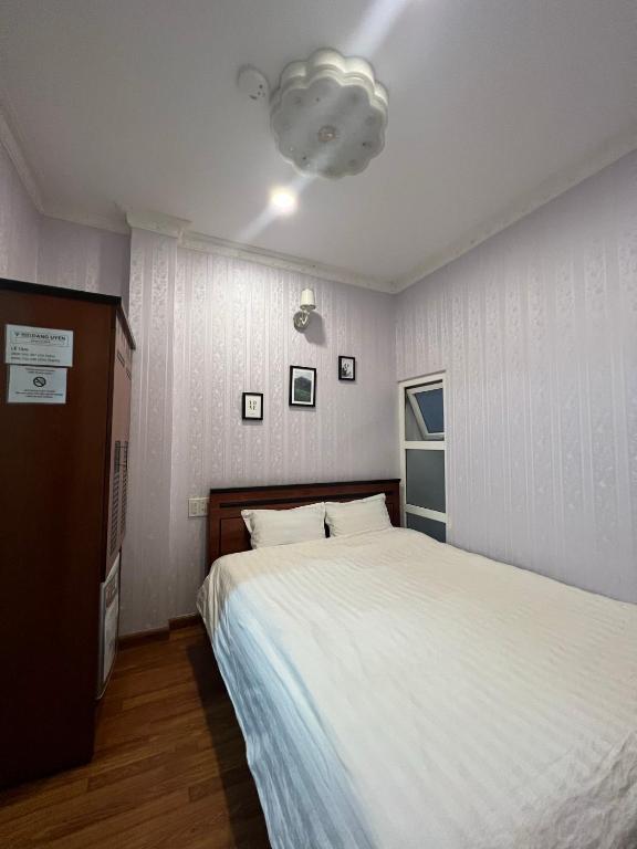 Postel nebo postele na pokoji v ubytování Dang Uyen 1 Hotel