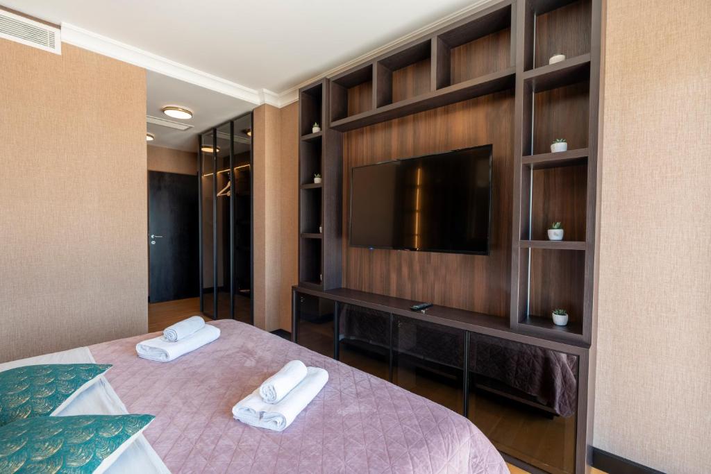 Postel nebo postele na pokoji v ubytování MonteLux Mansion