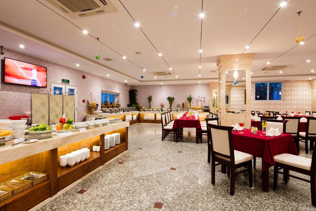 Restaurace v ubytování Galliot Hotel Nha Trang