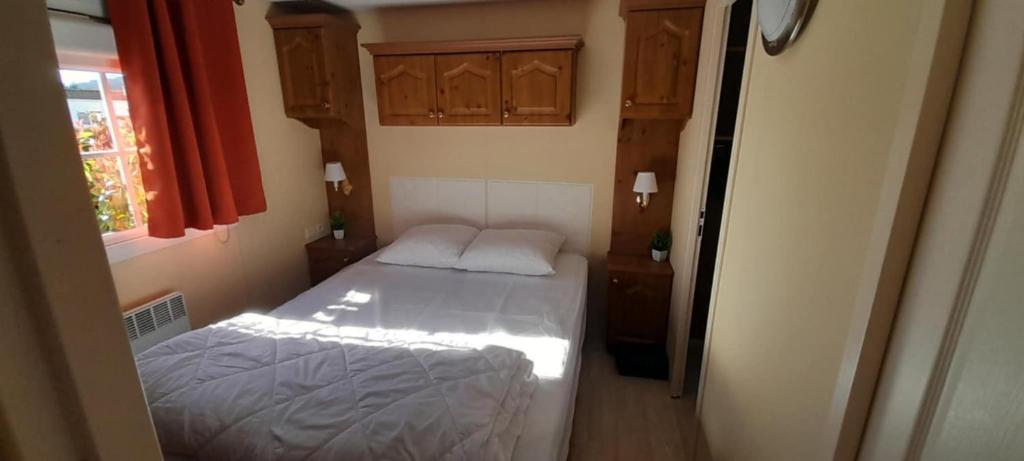 Postel nebo postele na pokoji v ubytování Le beau mobilhome