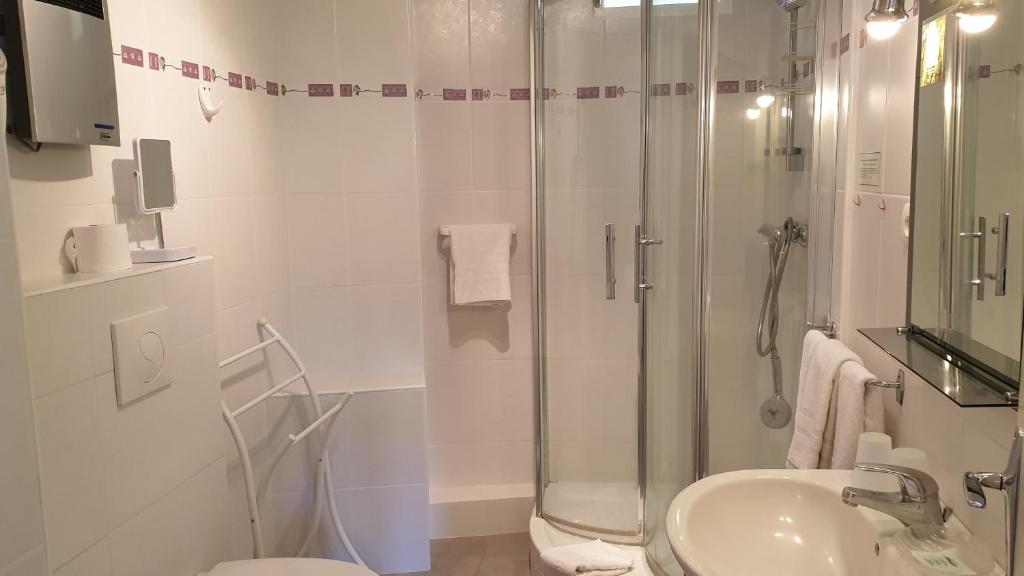LOGIS HOTEL Les Tilleuls - Tweepersoonskamer Met Eigen Badkamer
