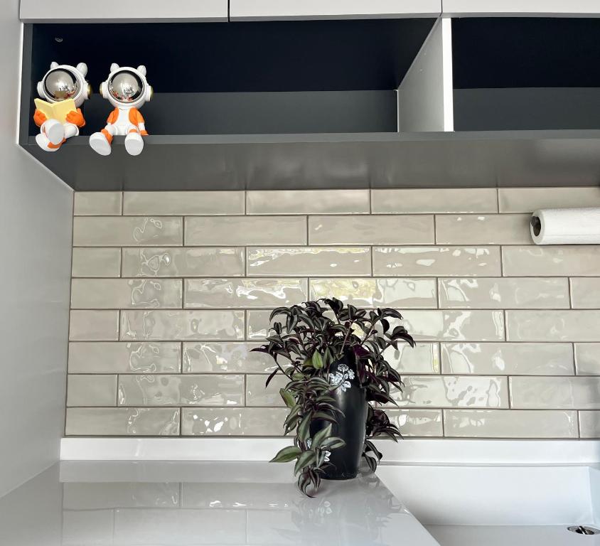 Brand new Lakeside cozy two queen rooms - Resim 13