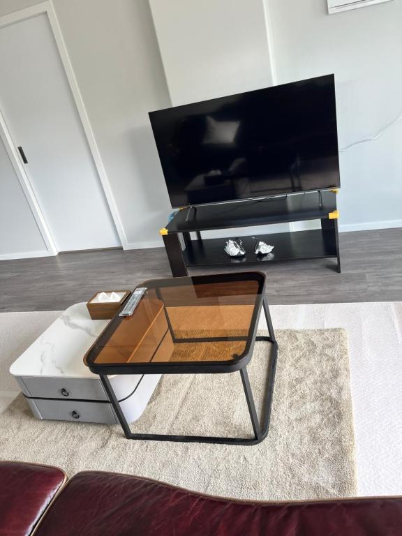 Brand new Lakeside cozy two queen rooms - Resim 5