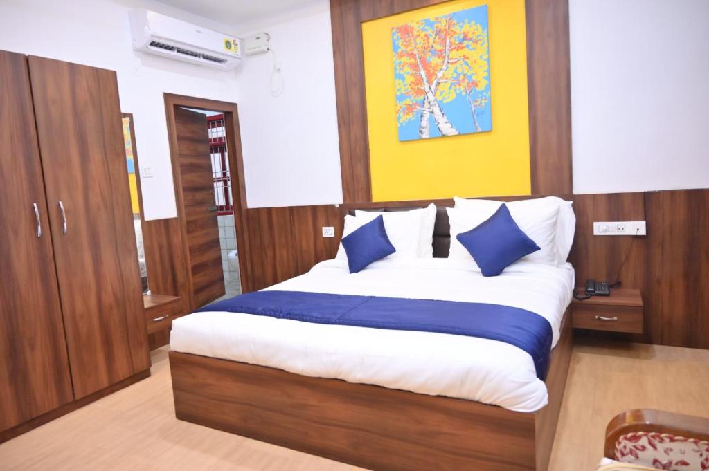 Postel nebo postele na pokoji v ubytování Serenpark Resort Jorhat
