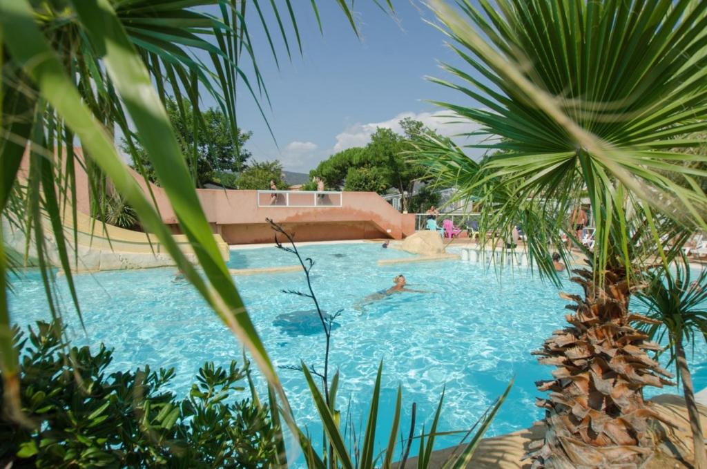 Bazén v ubytování Camping Tikayan Clau Mar Jo - Maeva nebo v jeho okolí