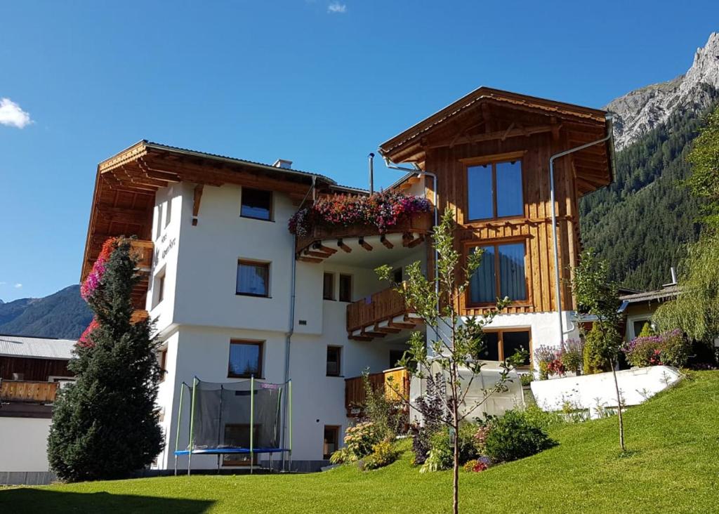 Nespecifikovaný výhled na hory nebo výhled na hory při pohledu z apartmánu