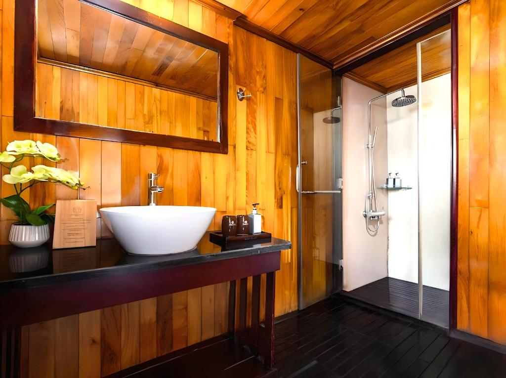 Hera Grand Luxury Cruise - 8