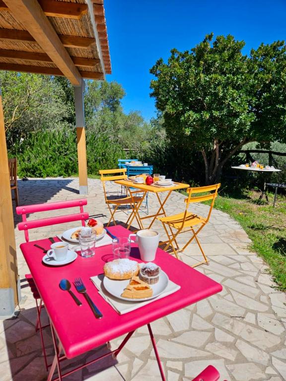 Zahrada ubytování Green Hotel "I Mandorli di Dommos"