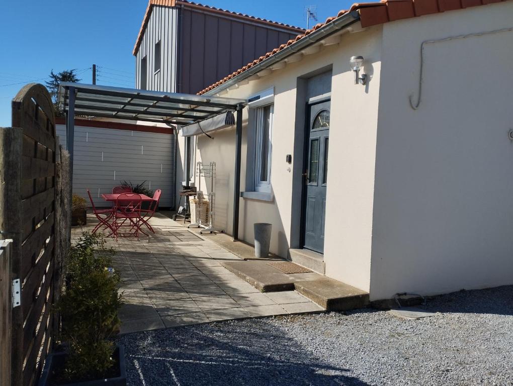 Het gebouw waarin het vakantiehuis zich bevindt