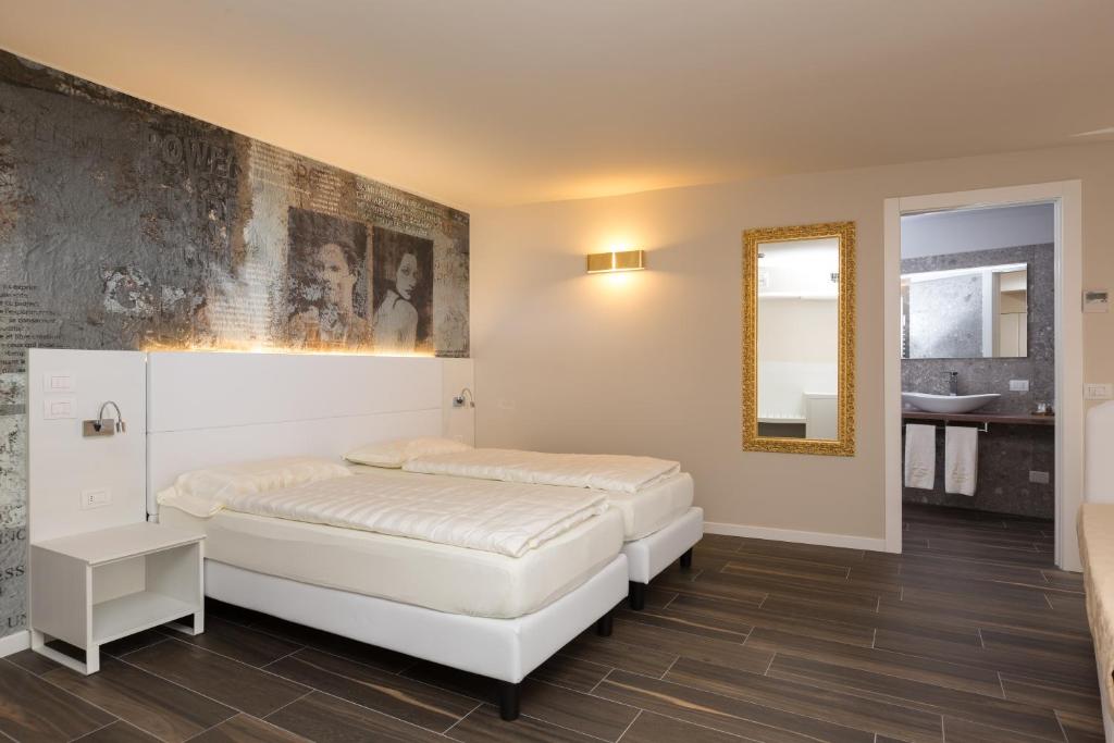 Postel nebo postele na pokoji v ubytování Pace 1954 Hotel