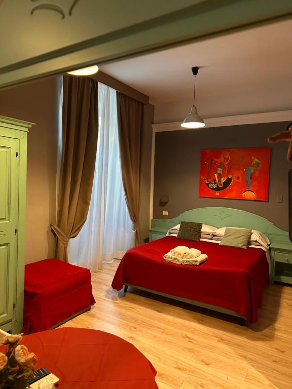 Una cama o camas en una habitación de Cicerone Guest House