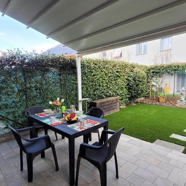 Κήπος έξω από το Casa Gianpi Mountain Lake Iseo Hospitality