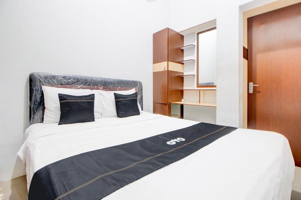 Capital O 94314 Sunny Co Living - Standard Double Room