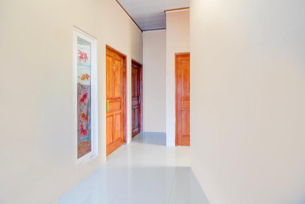 Fotografie z fotogalerie ubytování Hotel O Alun-Alun Purwokerto Near Gor Satria Purwokerto Formerly Guest House Blessing v destinaci Purwokerto