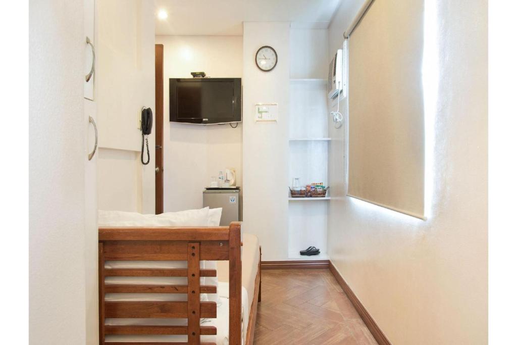Kuchyň nebo kuchyňský kout v ubytování Townhouse OAK Metro Manila Near Osmena Highway PNR Pasay formerly Avitel Hotel