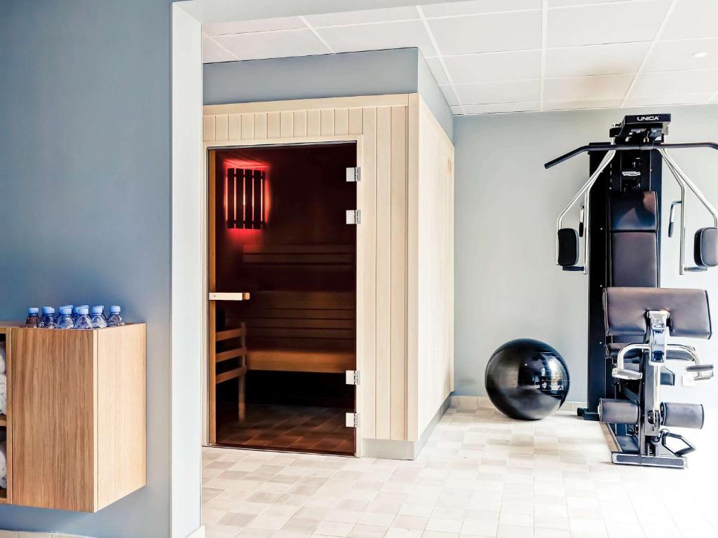 Fitness centrum a/nebo fitness zařízení v ubytování Mercure Lyon Charbonnières