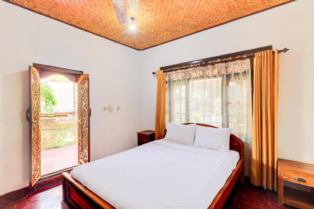 Postel nebo postele na pokoji v ubytování Hotel O Ubud Asri Homestay Near Monkey Forest